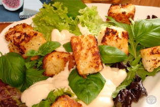 Blue Sheese Dressing with Croutons – Vegan