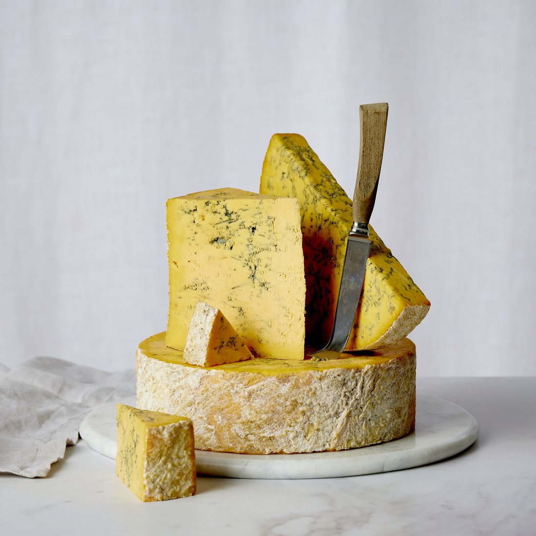 Long Clawson blended cheese with cutting knife